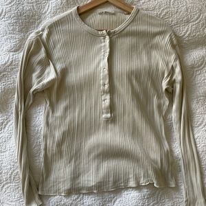 Doen Henley size small but fits a m-l